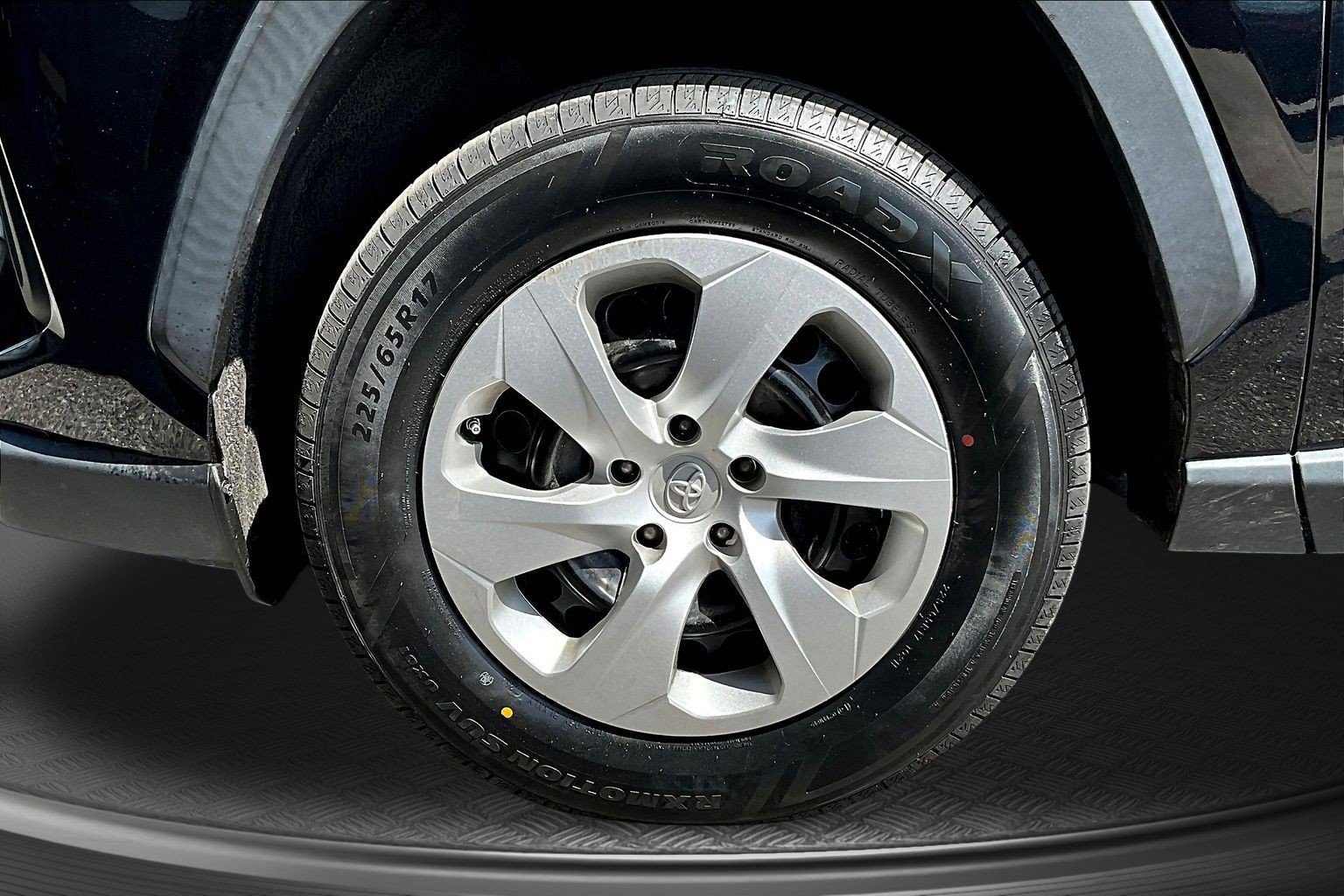 Used 2023 Toyota RAV4 LE AWD/4WD image 28