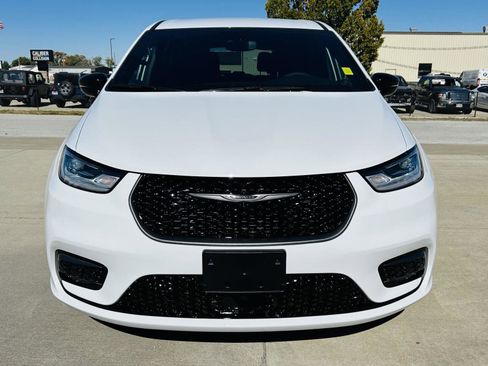 New 2026 Chrysler Pacifica Select w/ Quick Order Package 2EV image 36