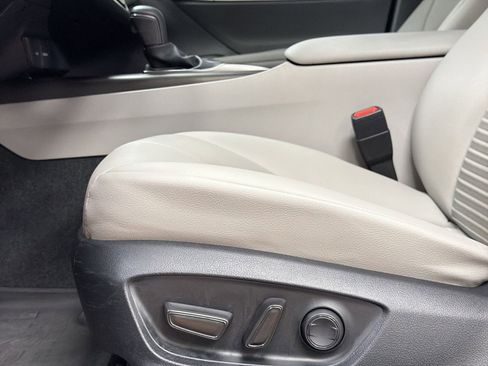 Used 2023 Toyota Camry SE image 13