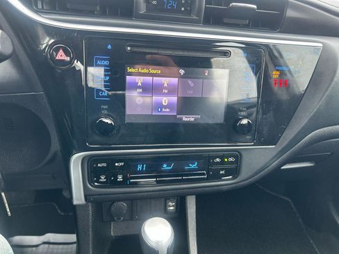 Used 2019 Toyota Corolla LE image 18