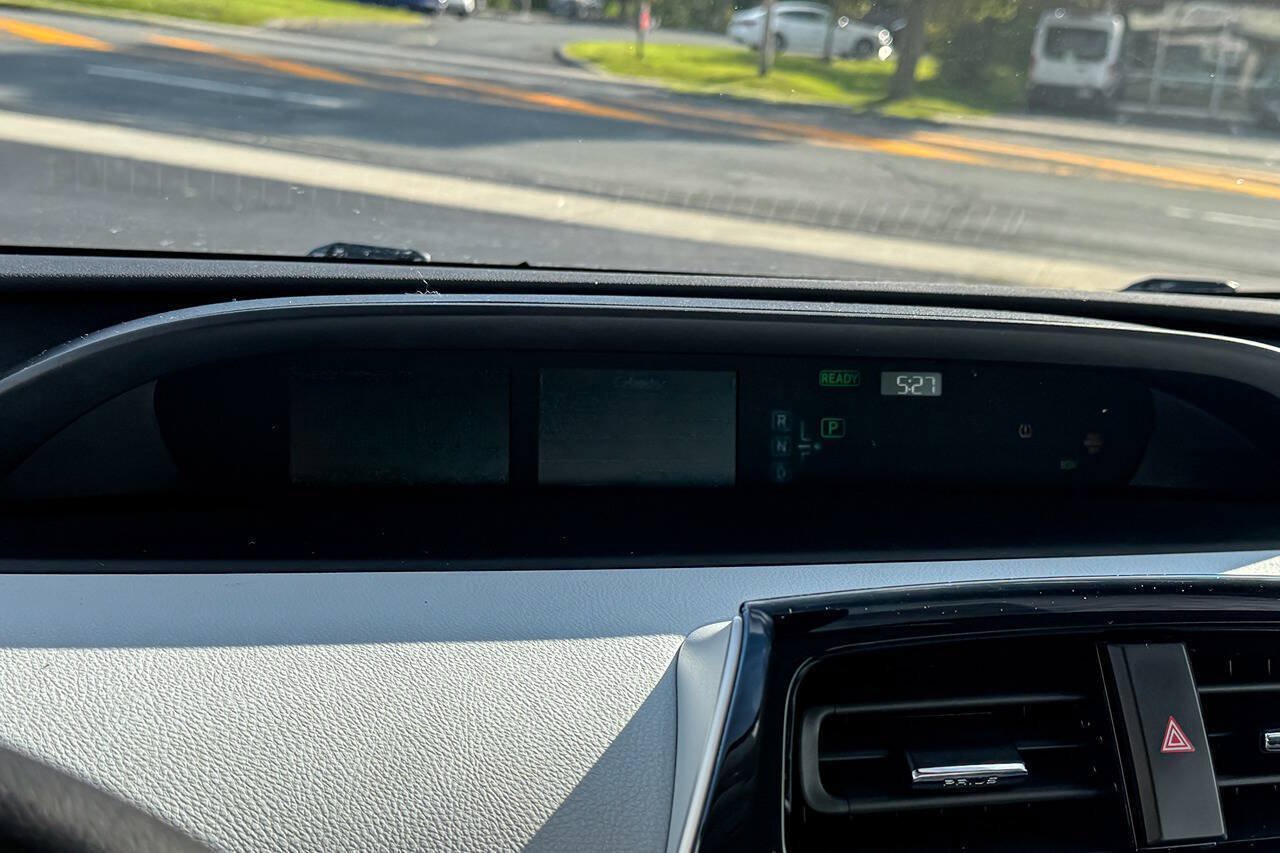 Used 2019 Toyota Prius LE FWD image 25