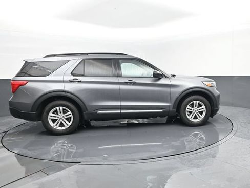 Used 2022 Ford Explorer XLT w/ Equipment Group 202A AWD/4WD image 4
