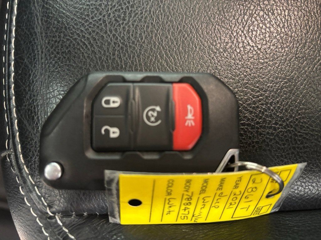 Used 2021 Jeep Wrangler Unlimited Sahara AWD/4WD image 28