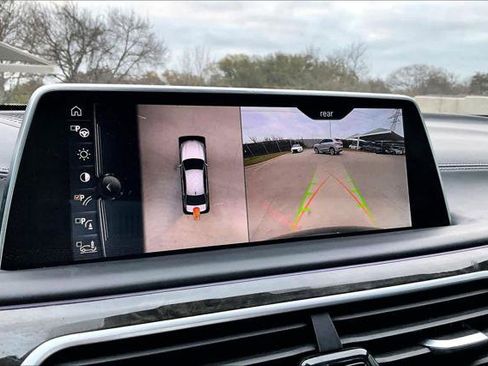 Used 2017 BMW 750i RWD image 32