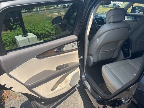 Used 2016 Lincoln MKX Reserve w/ Luxury Package image 25