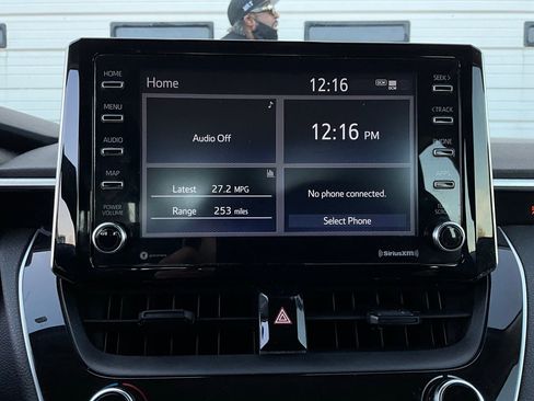 Used 2021 Toyota Corolla LE image 24