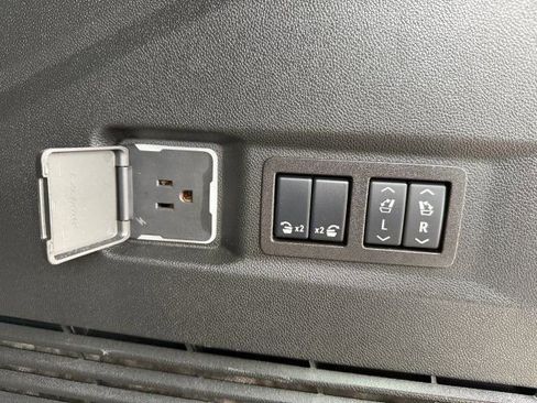 Used 2025 Chevrolet Tahoe Z71 w/ Comfort Package image 21