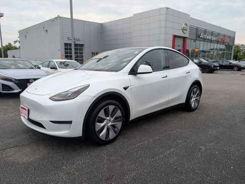 Used 2024 Tesla Model Y Long Range AWD/4WD image 7