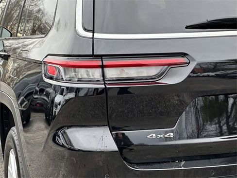 Certified 2023 Jeep Grand Cherokee L Limited w/ Luxury Tech Group II image 11