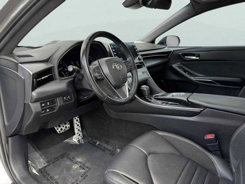 Used 2019 Toyota Avalon XSE image 16