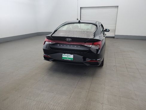 Used 2023 Hyundai Elantra SEL w/ Cargo Package image 7