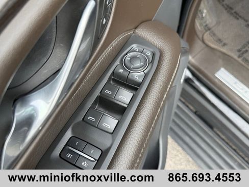 Used 2022 GMC Yukon XL Denali w/ Denali Premium Package image 14