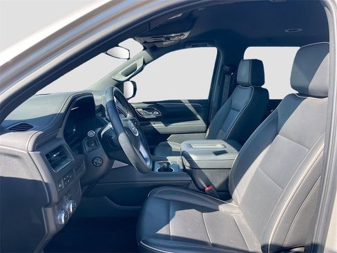 Used 2024 GMC Yukon XL SLT w/ SLT Luxury Package image 11