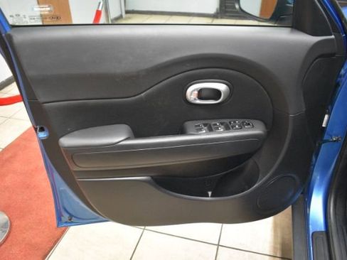 Used 2017 Kia Soul + w/ Designer's Package FWD image 8