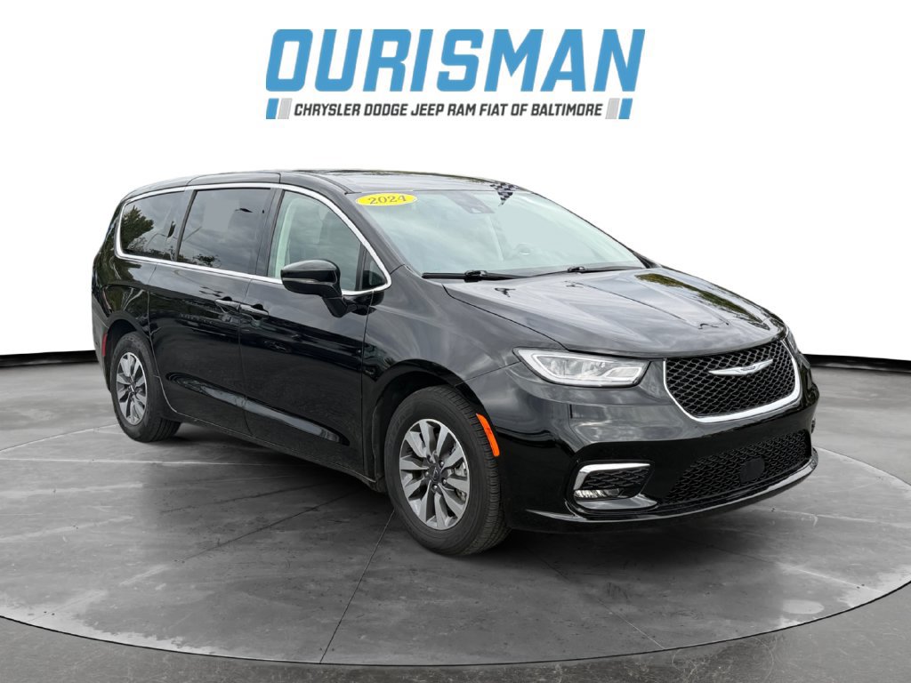 Used 2024 Chrysler Pacifica Limited FWD image 1