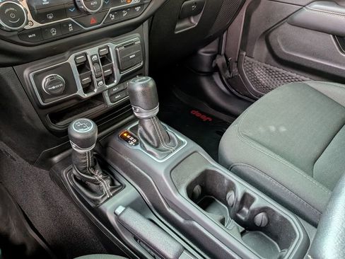 Used 2021 Jeep Wrangler Unlimited Sahara AWD/4WD image 20