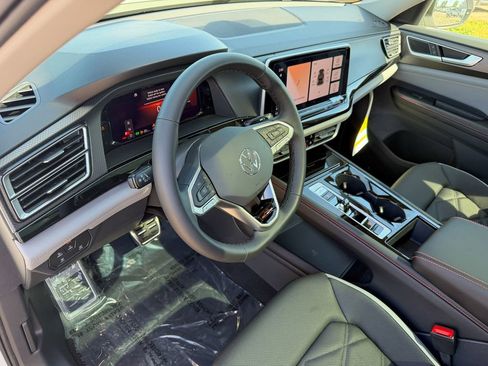 New 2026 Volkswagen Atlas Peak Edition image 13