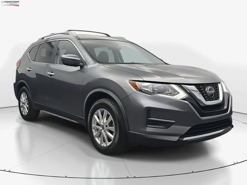 Used 2020 Nissan Rogue SV image 2