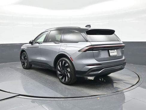 Used 2025 Lincoln Nautilus Reserve w/ Jet Appearance Package image 4