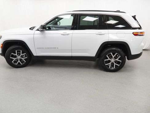 Certified 2025 Jeep Grand Cherokee Limited AWD/4WD image 15