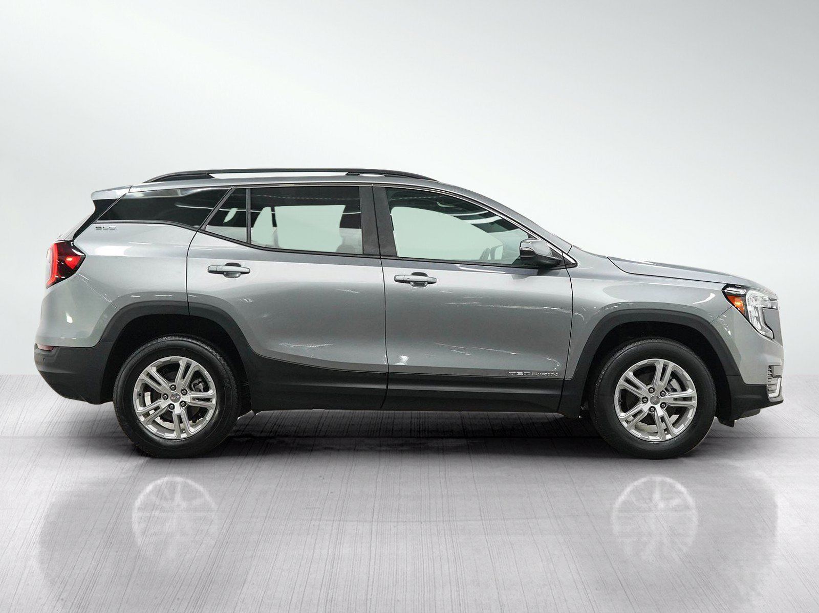 Used 2023 GMC Terrain SLE w/ Driver Convenience Package AWD/4WD image 6