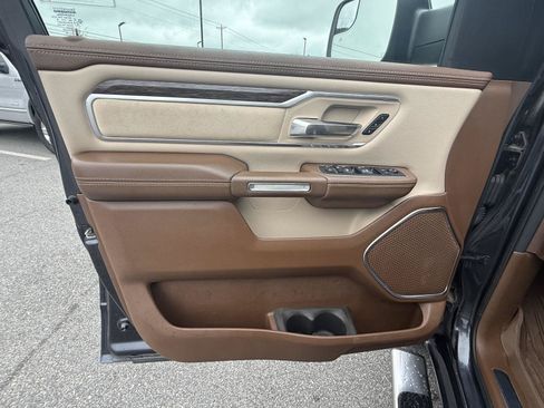 Used 2019 RAM 1500 Laramie AWD/4WD image 16