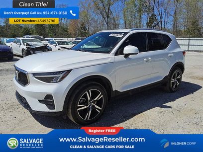 Used 2023 Volvo XC40 B5 Core