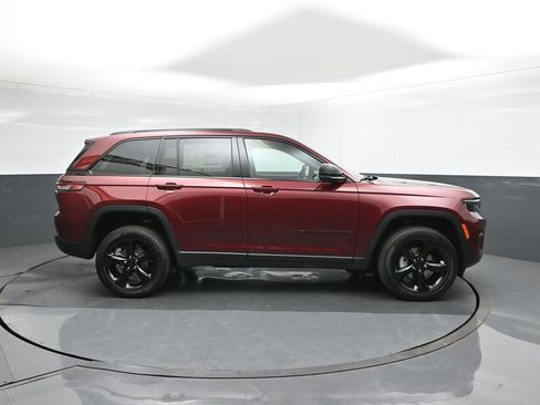 New 2025 Jeep Grand Cherokee Altitude image 26