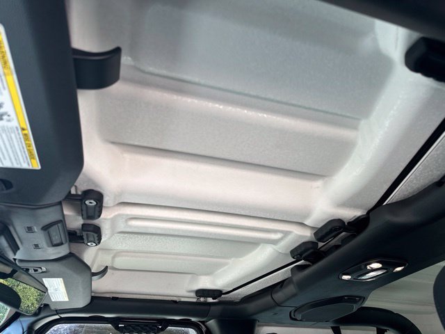 Used 2022 Jeep Wrangler Sport AWD/4WD image 32