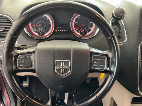 Used 2019 Dodge Grand Caravan SXT FWD image 13