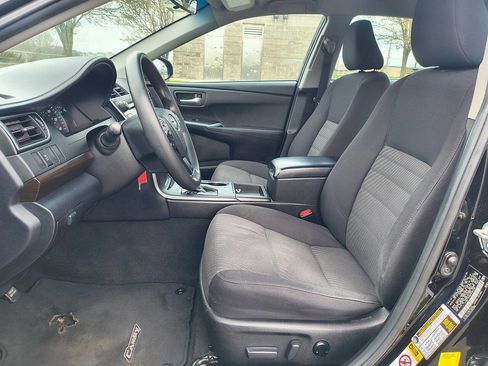 Used 2015 Toyota Camry LE image 10