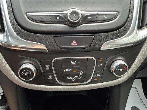 Used 2018 Chevrolet Equinox LS FWD image 24