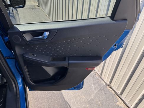 Used 2020 Ford Escape Titanium image 32