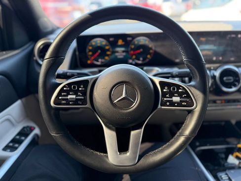 Used 2021 Mercedes-Benz GLB 250 image 6