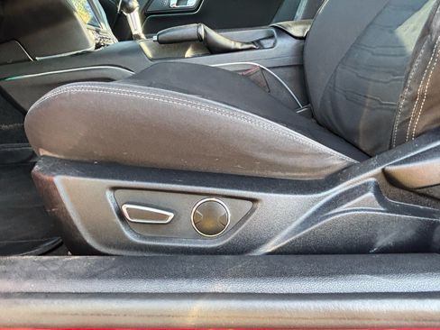 Used 2017 Ford Mustang GT RWD image 25