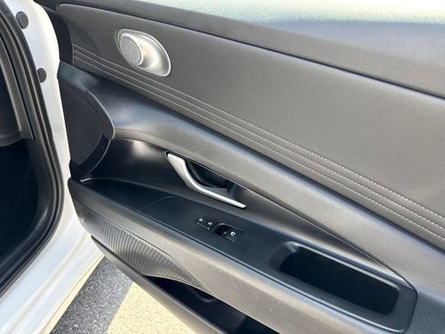 Used 2025 Hyundai Elantra SEL FWD image 36