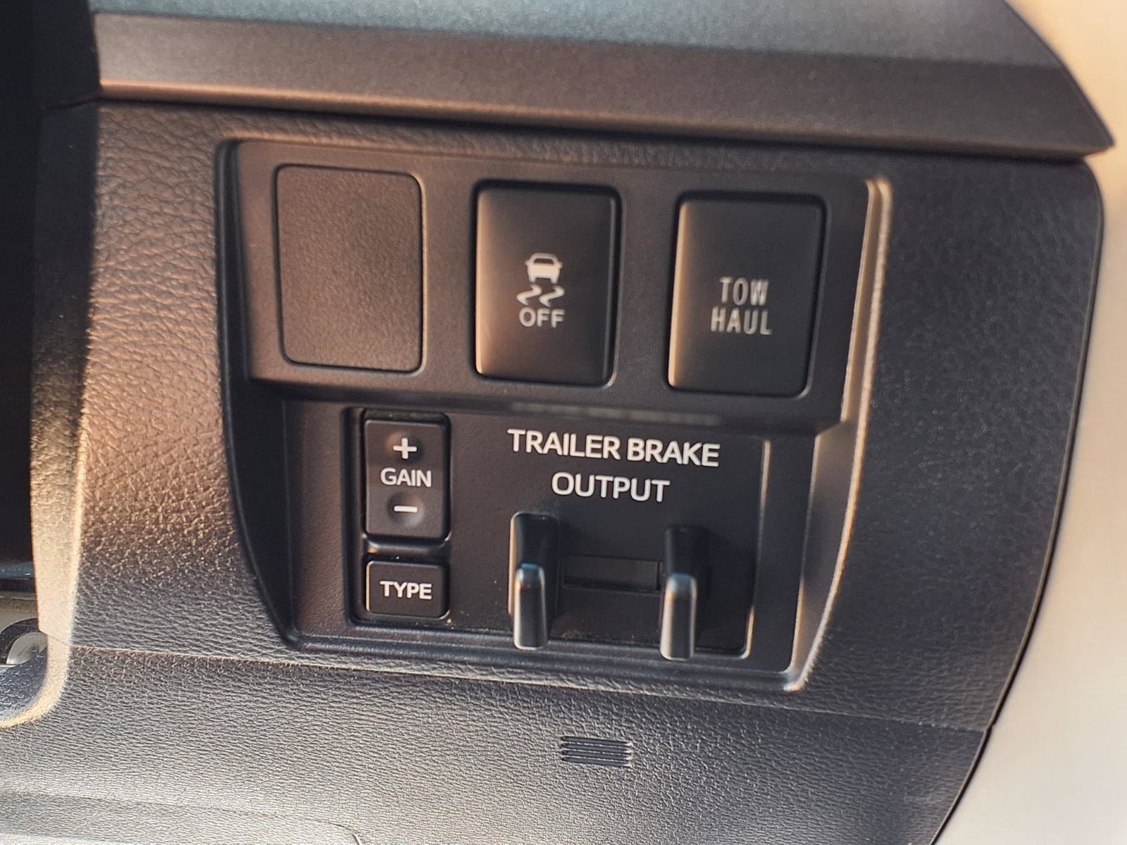 Used 2017 Toyota Tundra SR5 w/ SR5 Upgrade Package AWD/4WD image 27
