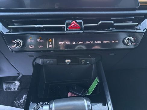 Used 2023 Kia Niro SX image 24