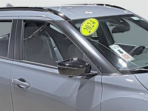 Used 2024 Nissan Kicks SR w/ SR Premium Package FWD image 15