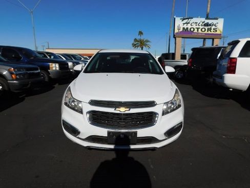 Used 2016 Chevrolet Cruze LT image 2