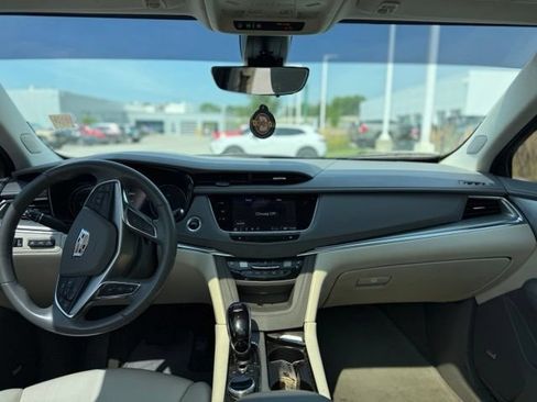 Used 2022 Cadillac XT5 Premium Luxury w/ Technology Package AWD/4WD image 5