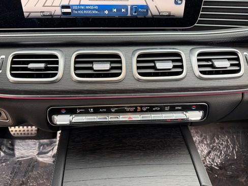 Used 2025 Mercedes-Benz GLS 450 4MATIC image 31