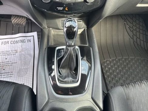 Used 2020 Nissan Rogue SV image 21