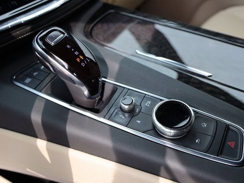 Certified 2022 Cadillac Escalade Premium Luxury image 21