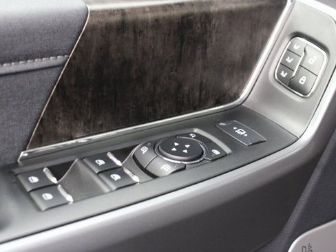 Used 2025 Ford F350 Lariat w/ Black Appearance Package image 77