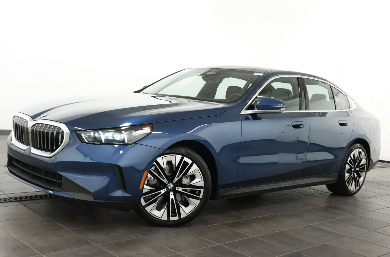 Used 2026 BMW 540i xDrive AWD/4WD image 1