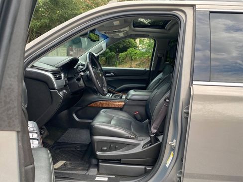 Used 2017 Chevrolet Suburban Premier RWD image 15
