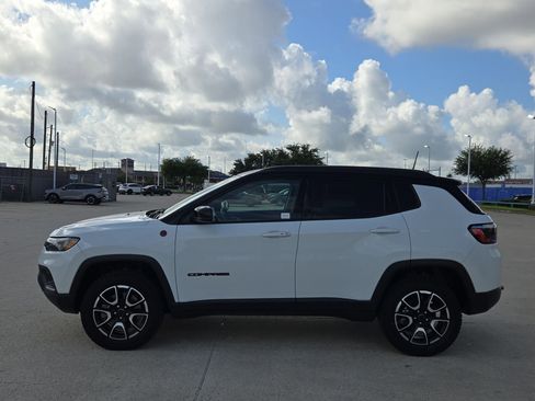 Used 2025 Jeep Compass Trailhawk AWD/4WD image 7