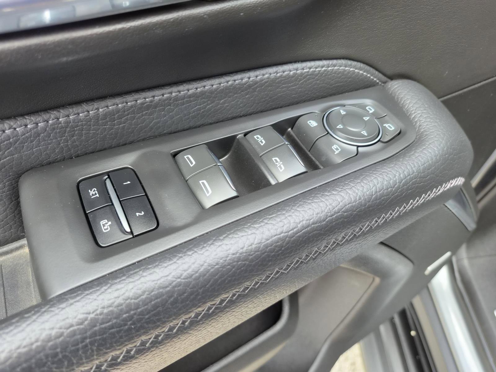 Used 2023 GMC Yukon Denali w/ Advanced Technology Package AWD/4WD image 22