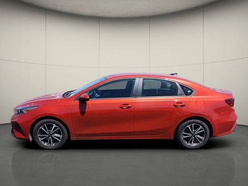 Used 2022 Kia Forte LXS FWD image 3
